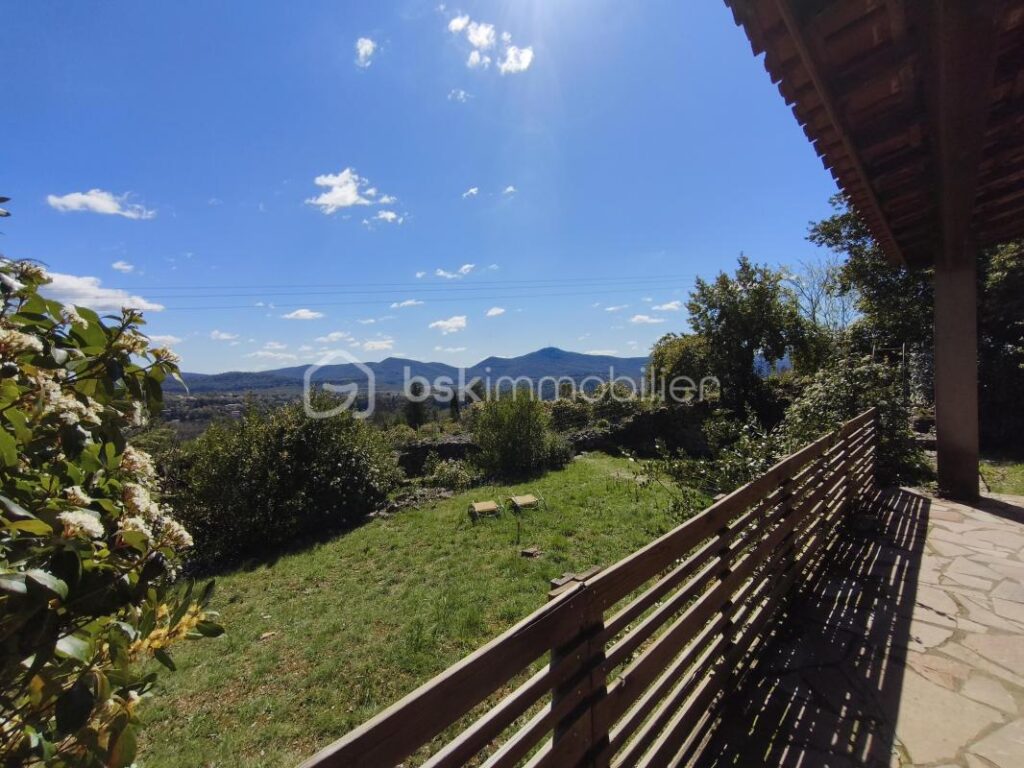 Maison 80m² + studio indépendant 27m² – parcelle 7800 m² – Vue exceptionnelle – 4 pièces – 3 chambres – 107 m²