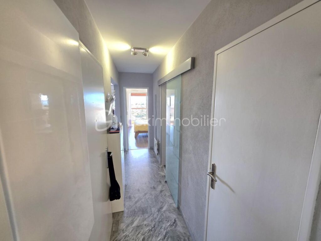 Superbe 2 pièces rénové – Dernier étage – Vue mer panoramique – 2 pièces – 1 chambre – 47 m²