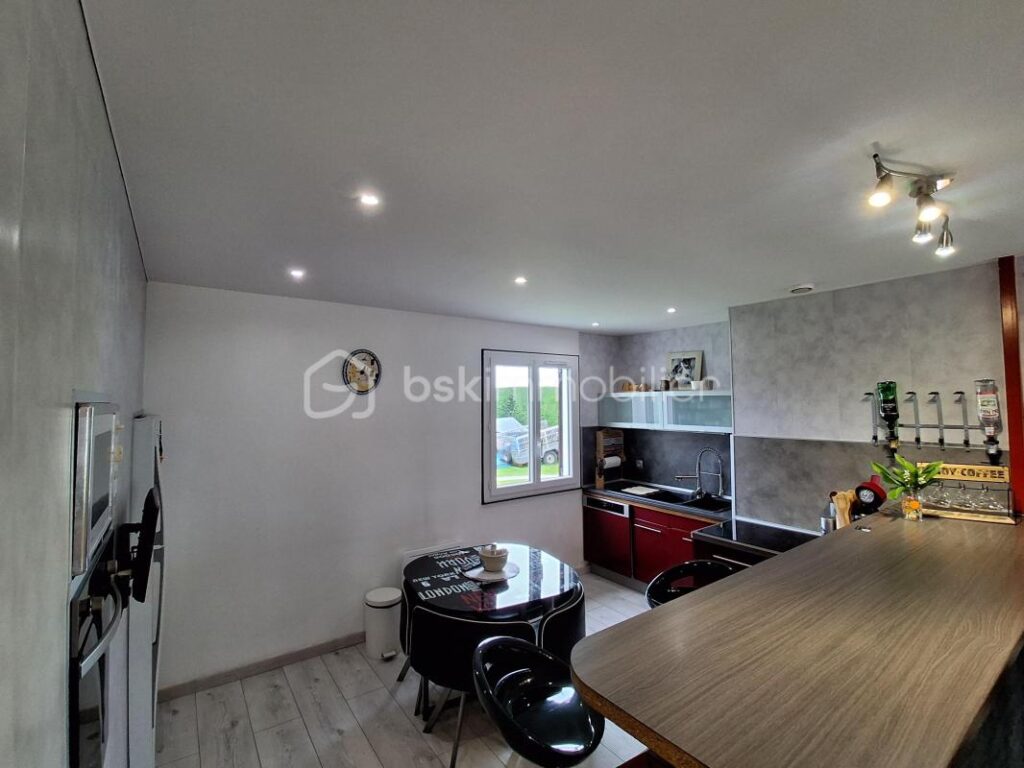 Maison de plain-pied avec grand garage – 4 pièces – 3 chambres – 105 m²