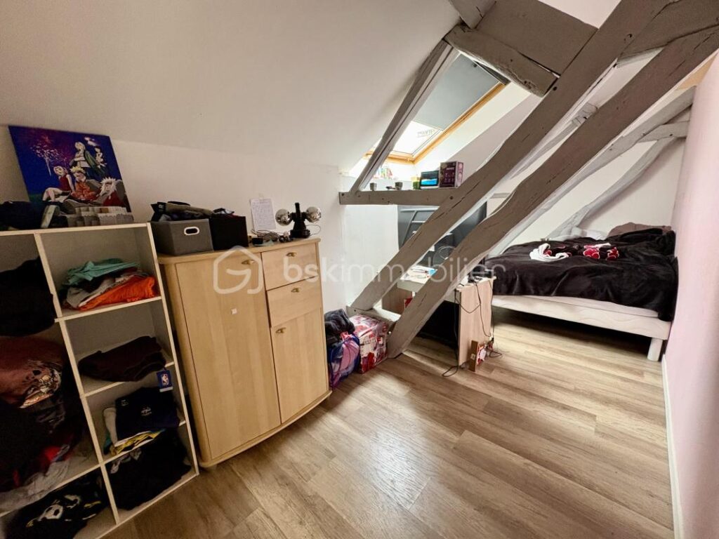 Grande maison familiale à la campagne – 6 chambres – Piscine couverte – Terrain avec dépendances – 10 pièces – 6 chambres – 205 m²