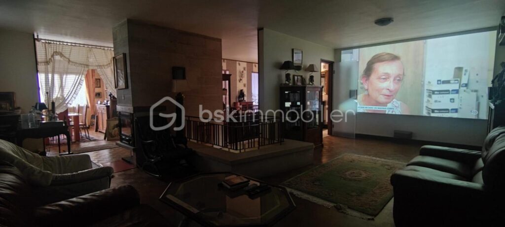 Maison Rare aux Volumes Exceptionnels de 230 M² – 8 pièces – 4 chambres – 230 m²