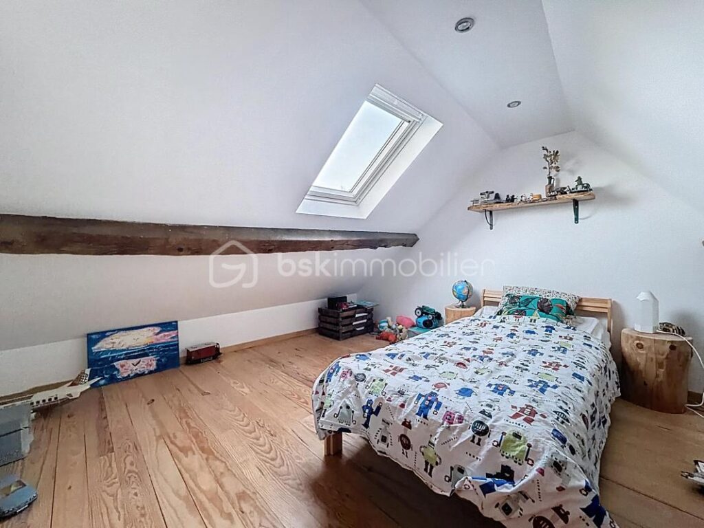 Maison Briarde de Caractère • 173 m² habitables • 2 200 m² de terrain • Entièrement rénovée – 7 pièces – 5 chambres – 173 m²