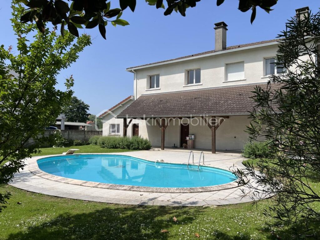 Maison 9 pièces – 9 pièces – 5 chambres – 282 m²