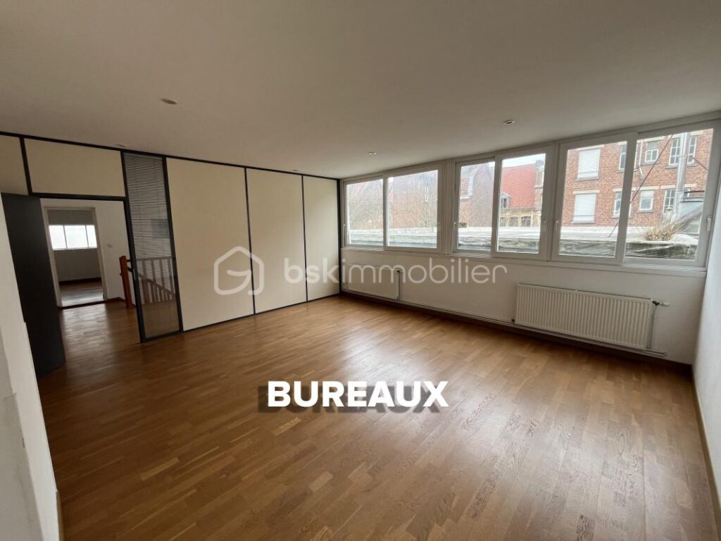 Douai hypercentre, immeuble mixte de 646 m2 (4 niveaux + caves) comprenant un local commercial, des bureaux et une surface habitable – 21 pièces – NR chambres – 646 m²