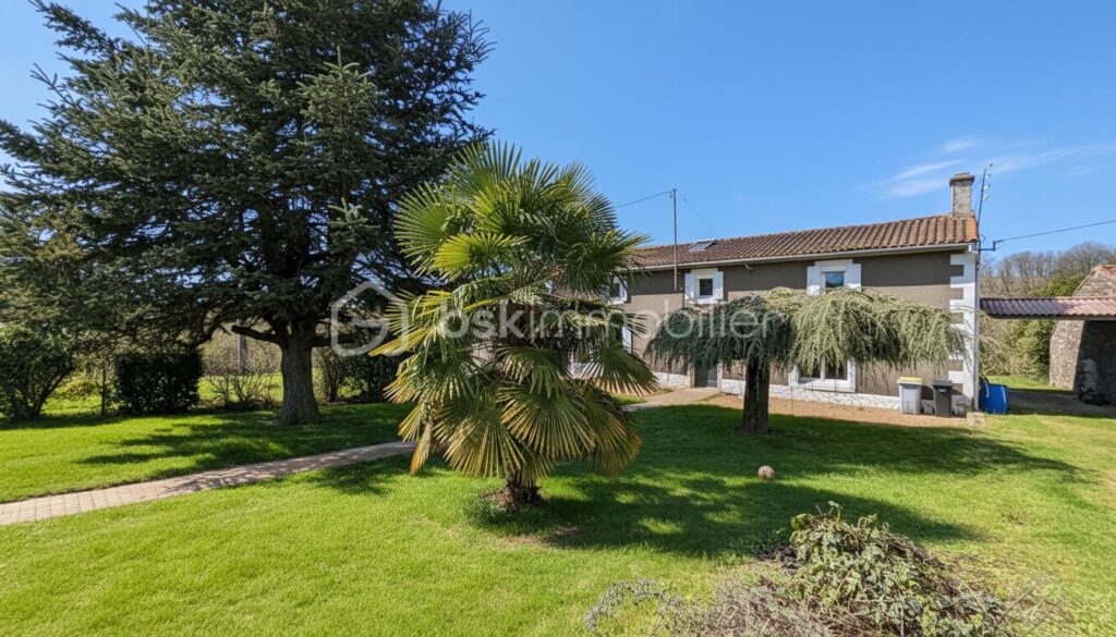 Longère avec vue dur la vallée – 6 pièces – 3 chambres – 200 m²