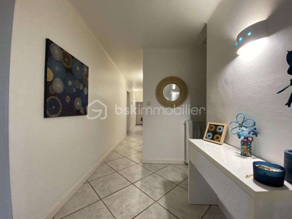 MAISON DE 190 m2-TERRAIN 15199 M2- 4 CHAMBRES-2 SALLES D’EAU-2 WC-PISCINE-GARAGE-ECURIE 33M2 – 7 pièces – 4 chambres – 190 m²