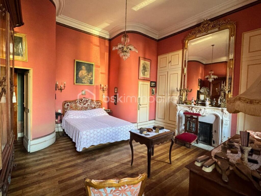 Demeure en pierres centre ville – 13 pièces – 7 chambres – 360 m²