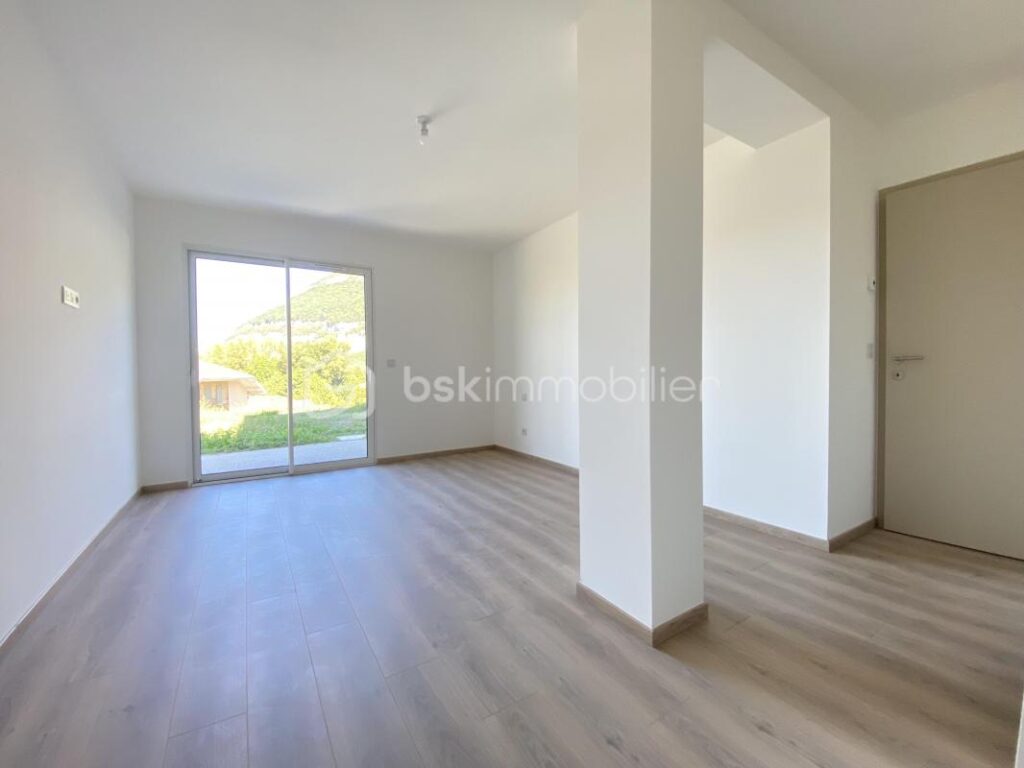 Magnifique maison 5 pièces sur 1088m2 de terrain à l&rsquo;entrée de Sillingy – 5 pièces – 4 chambres – 154 m²