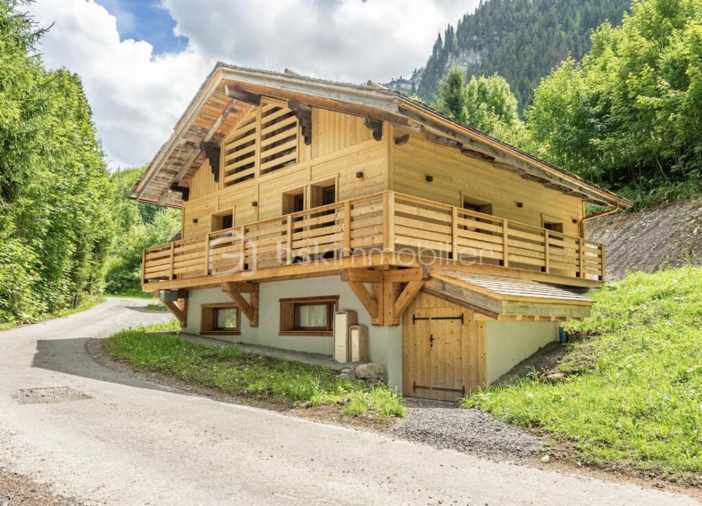 CHALET AVEC MAZOT LA CLUSAZ SECTEUR L ETALE – 9 pièces – 7 chambres – 216 m²
