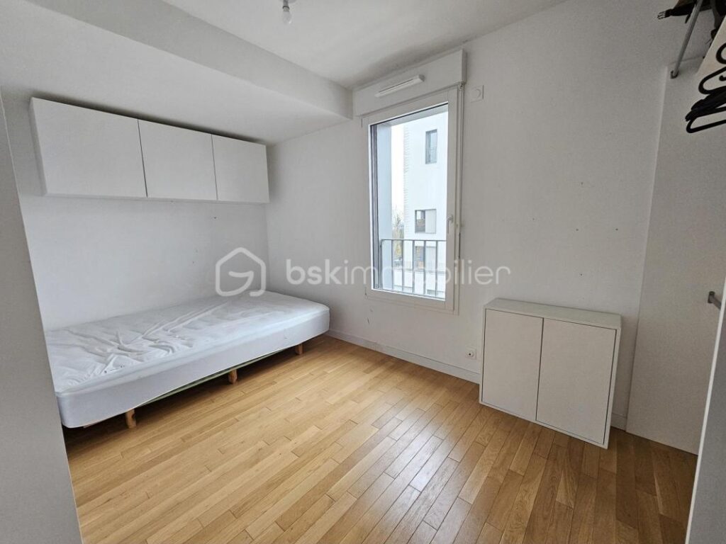 Appartement F3 DPE C 2023 vue canal de l’Ourcq terrasse 11m² parking – 3 pièces – 2 chambres – 66 m²