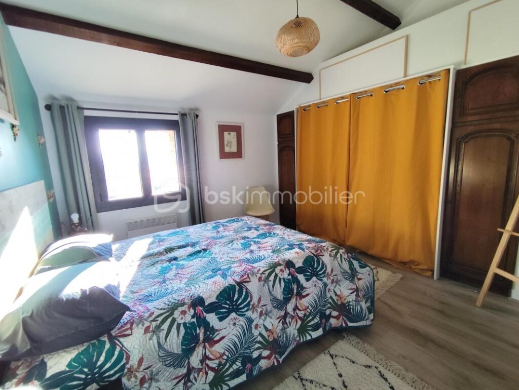 MAISON EN PIERRE ENTIEREMENT RÉNOVÉE AVEC TERRASSE ET CAVE – 3 pièces – 2 chambres – 74 m²