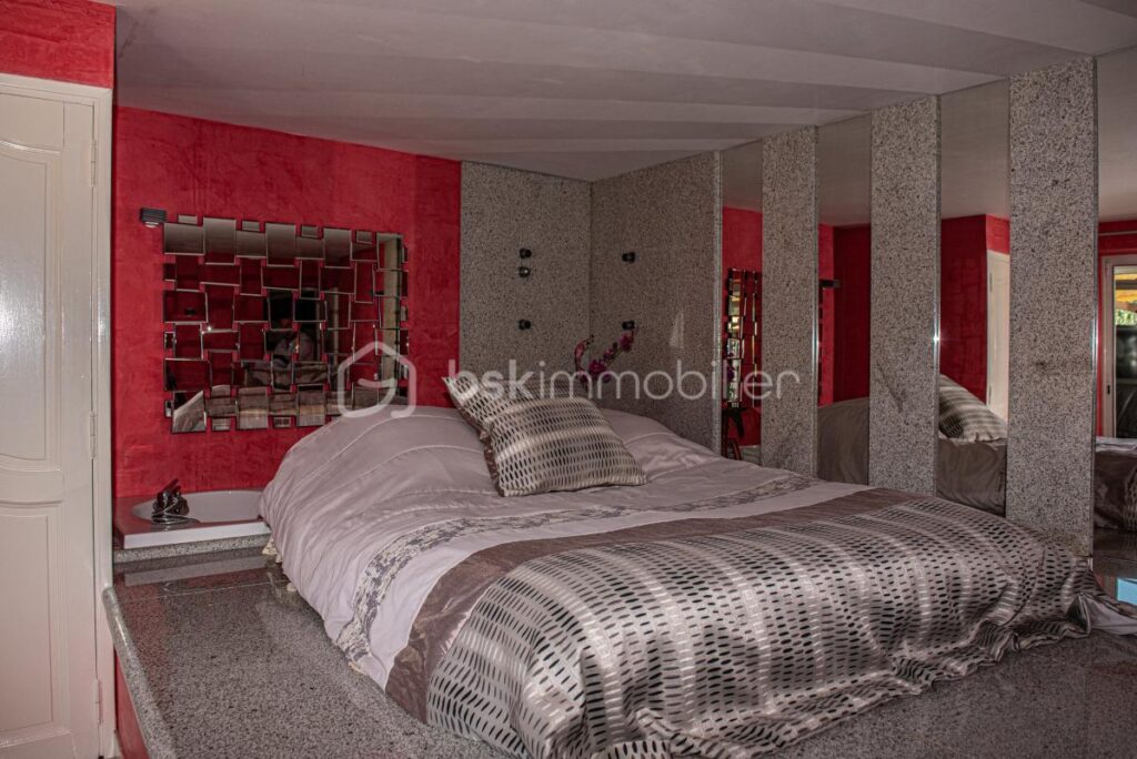 Villa, Gîte & 900 m² de Hangars à aménager – 16 pièces – 7 chambres – 340 m²