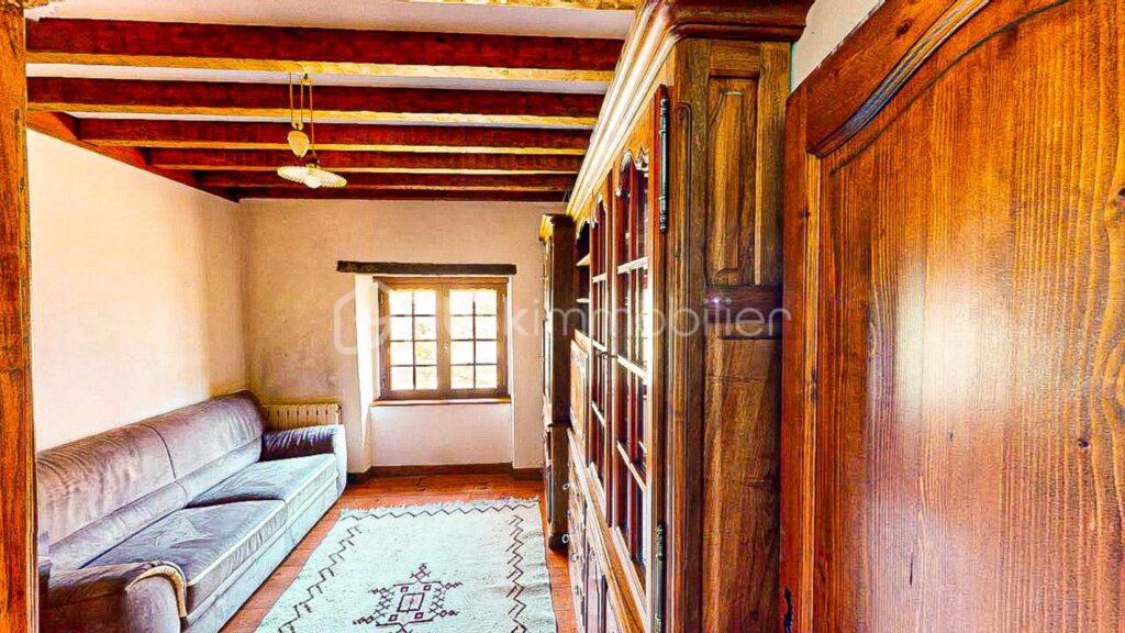 Ancien moulin sur un terrain plat de 8023m² proche du centre ville d’Hasparren ! – 6 pièces – 4 chambres – 128 m²