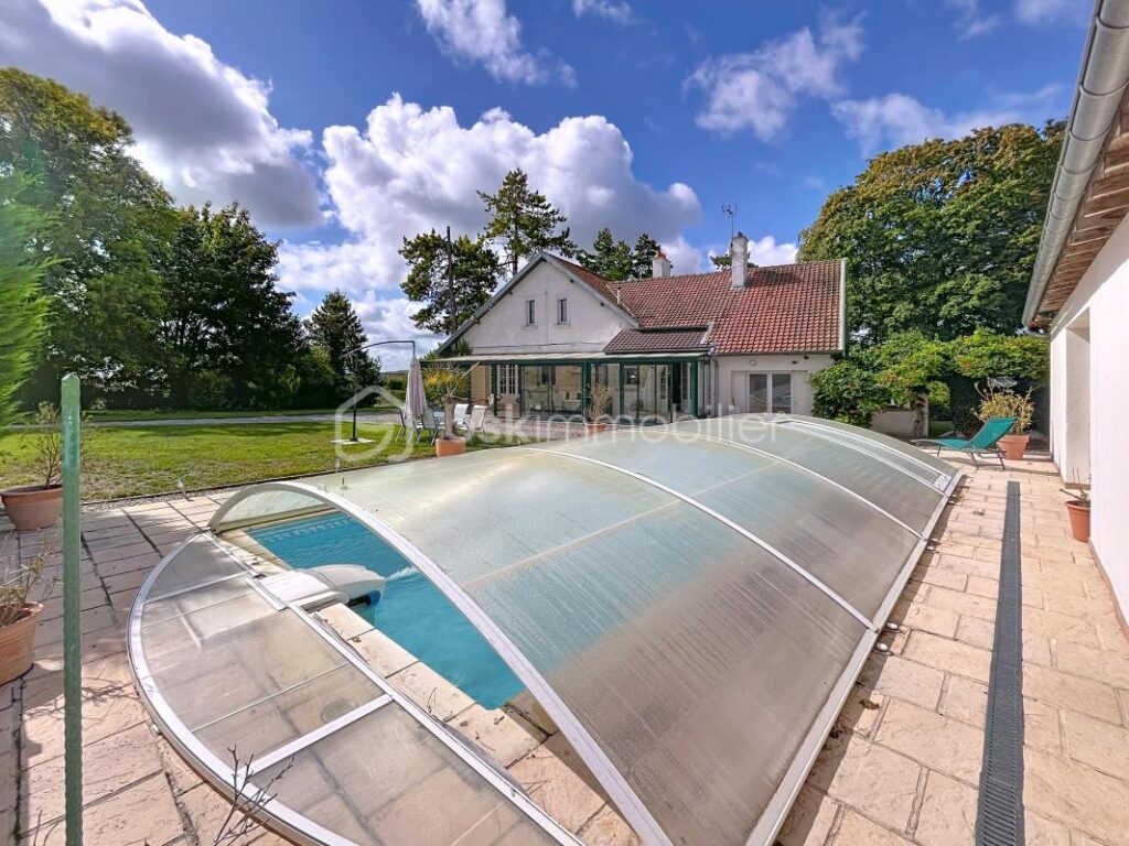 PROPRIETE DE CARACTERE – 8 pièces – 4 chambres – 210 m²