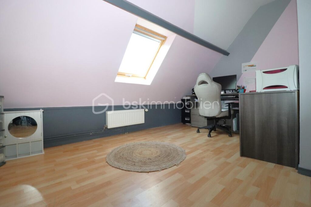 Grande maison aux beaux volumes (8 pièces 175m²) 5 ou 6 chambres avec sous-sol total (85m²) – 8 pièces – 6 chambres – 175 m²