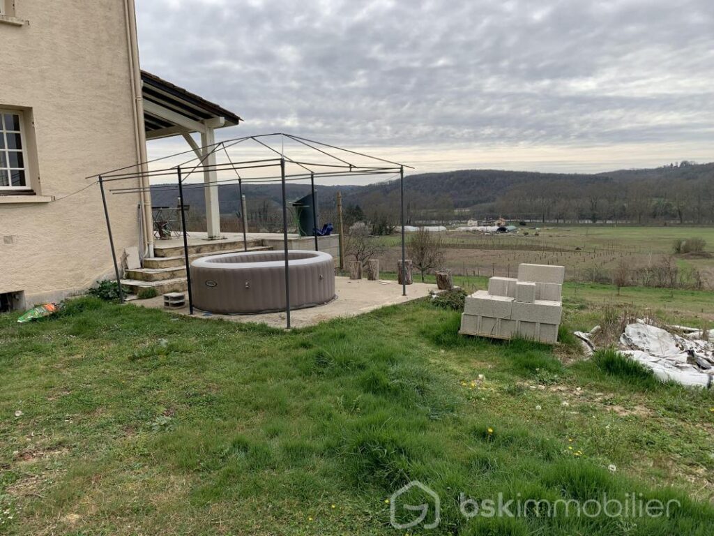 Grande maison lumineuse de 252m² – 7 pièces – 5 chambres – 252 m²