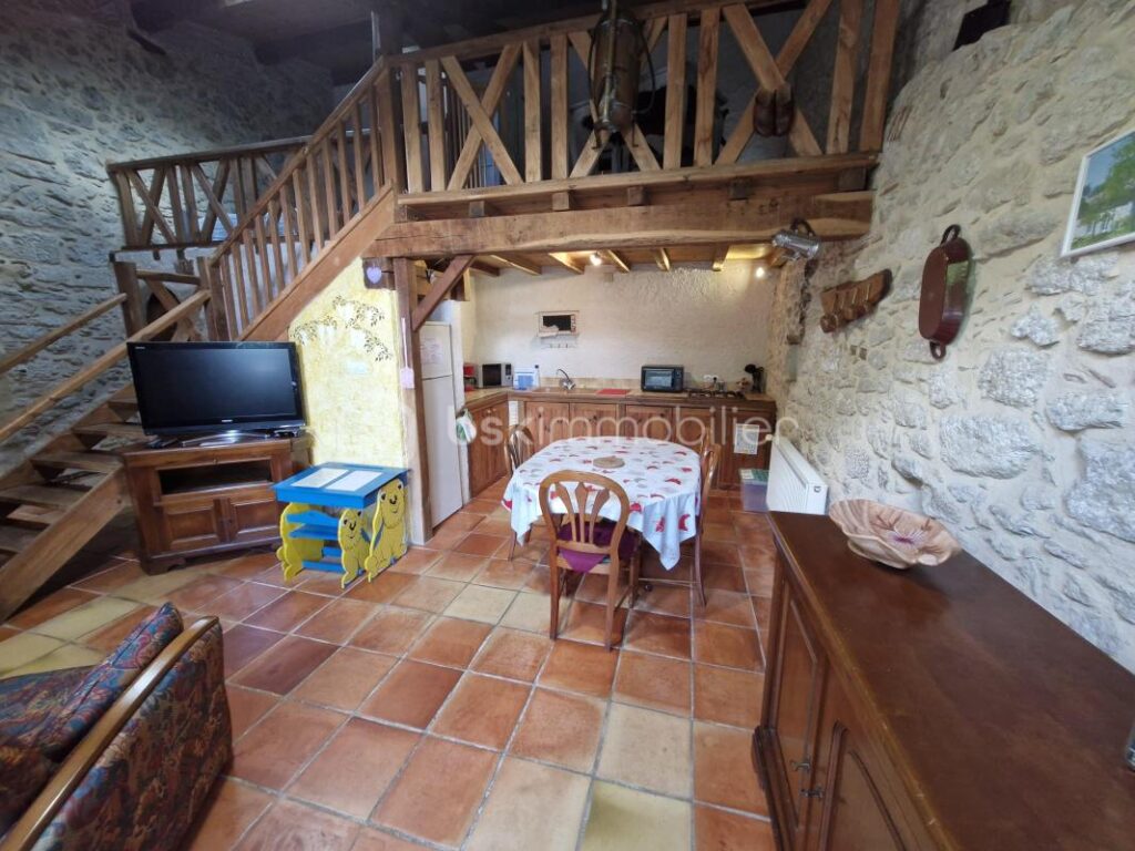 Charmante maison longère de 350m2 à Port-Sainte-Foy-et-Ponchapt – 15 pièces – 8 chambres – 350 m²