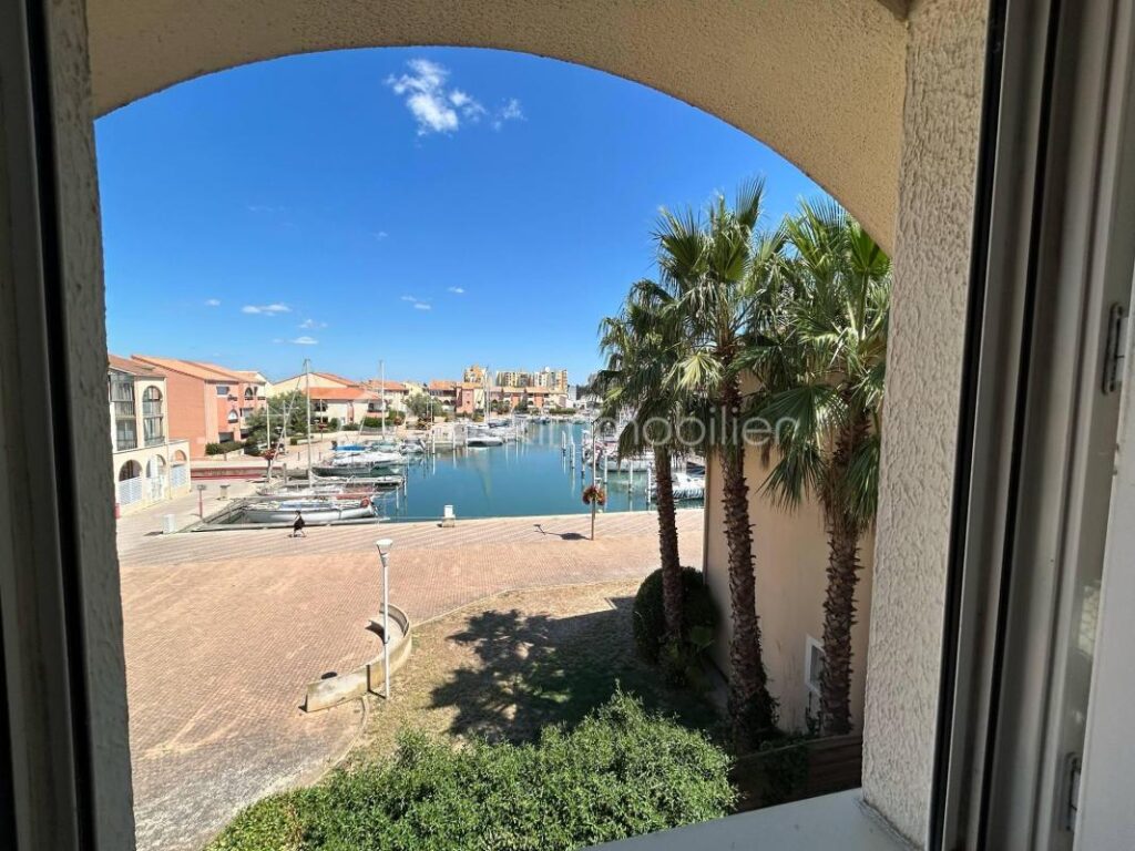 Jolis T2 48m² + mezzanine et terrasse avec vue sur le port de CARNON 34 – 2 pièces – 2 chambres – 48 m²