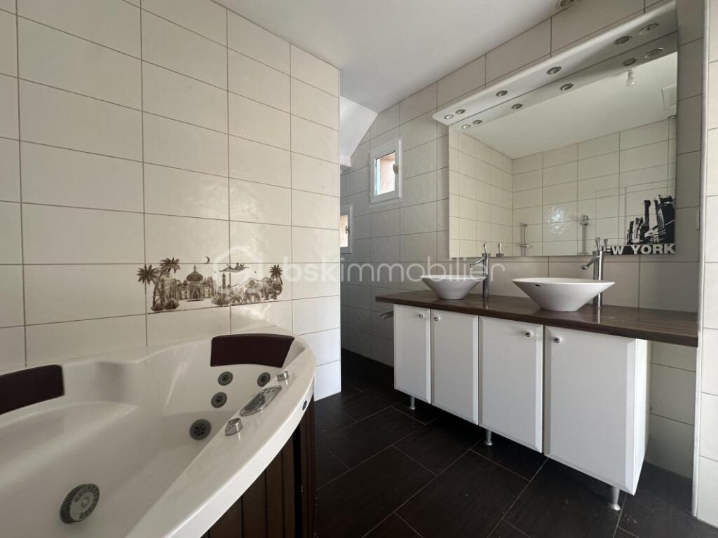 Maison individuelle à Domessin – 142,50 m² habitables – Terrain clos de 1 270 m² – 5 pièces – 3 chambres – 140 m²