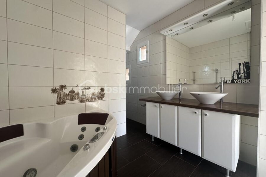 Maison à vendre à Domessin