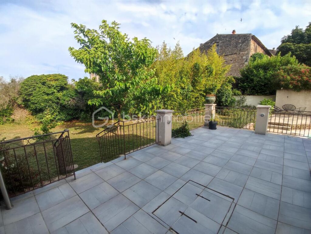 Plain-pied de 2010 avec piscine – 5 pièces – 3 chambres – 100 m²