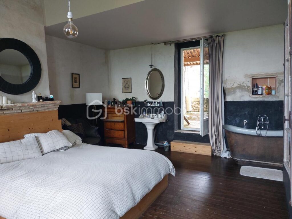 Maison 242m2 avec installations équestre, terrain 8000m2 – 7 pièces – 4 chambres – 242 m²