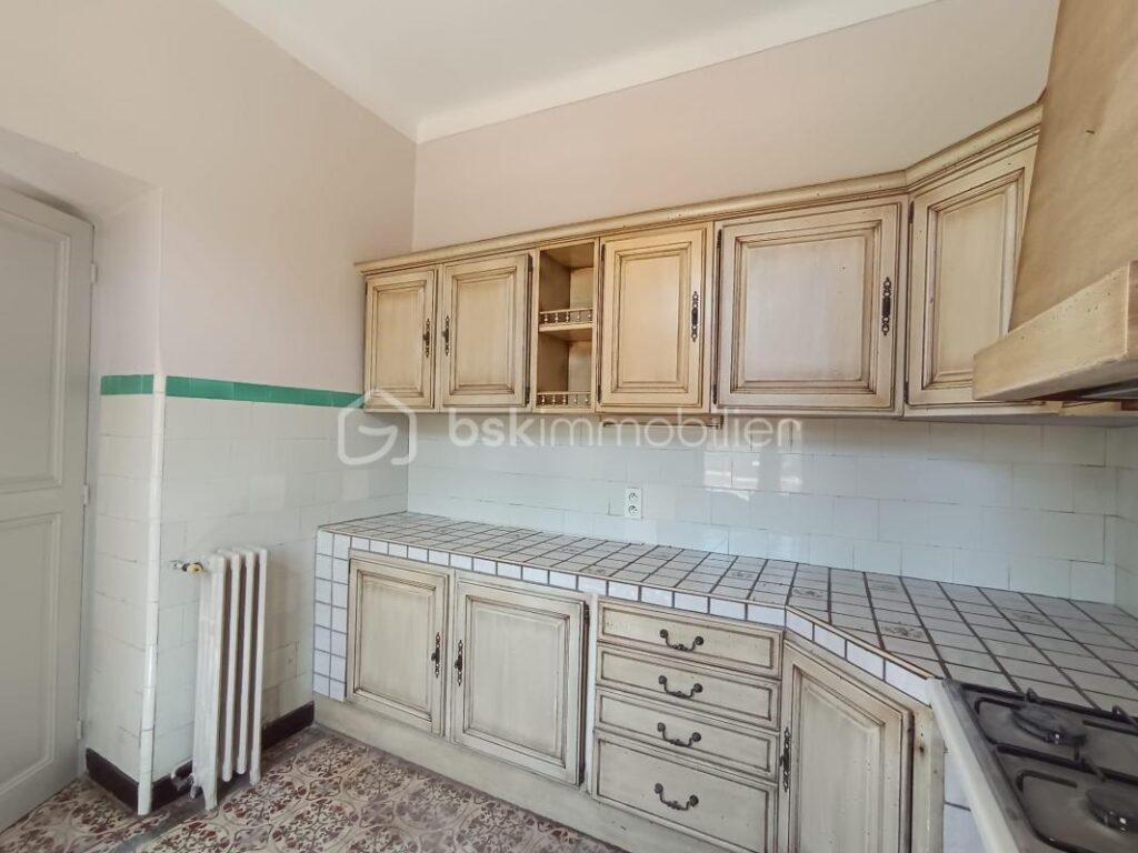 Maison Bourgeoise 140m2 plain pied à flanc de la colline Saint Jacques – 6 pièces – 4 chambres – 140 m²