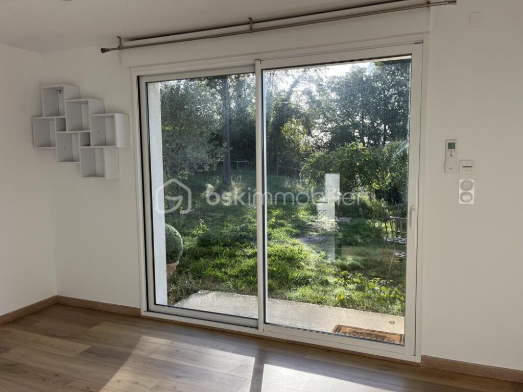 POSITION DOMINANTE À TRÉLISSAC – 8 pièces – 5 chambres – 193 m²