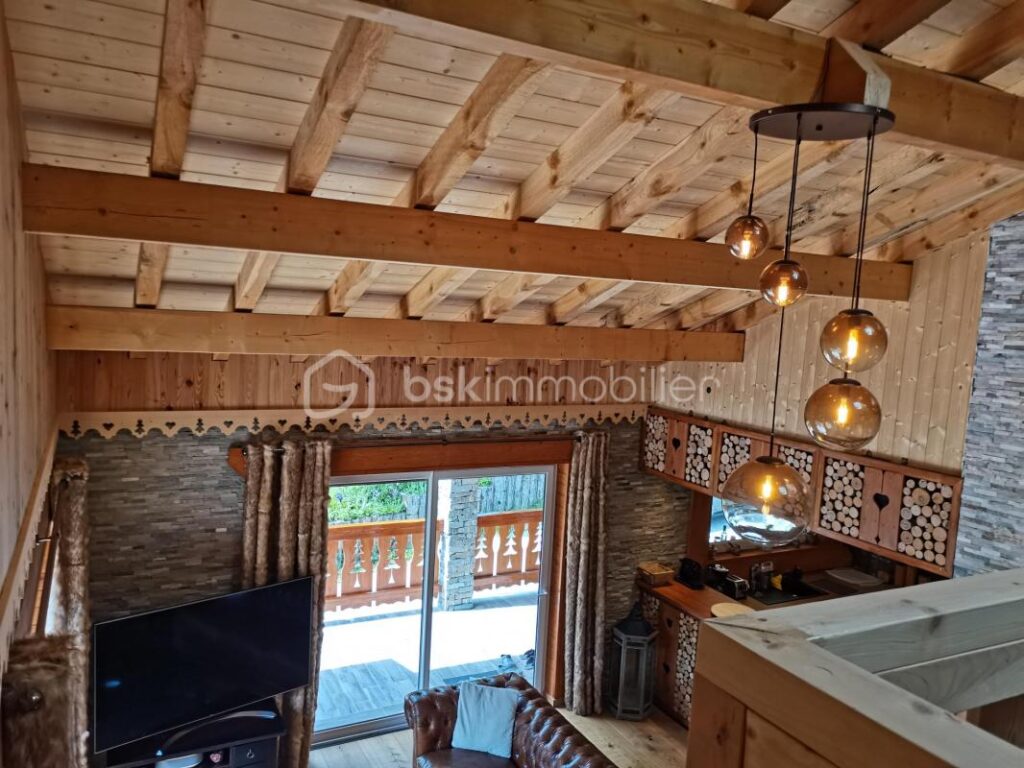 À Vendre : Haut de Chalet à Colmars – Charme et Confort en Montagne – 4 pièces – 3 chambres – 128 m²
