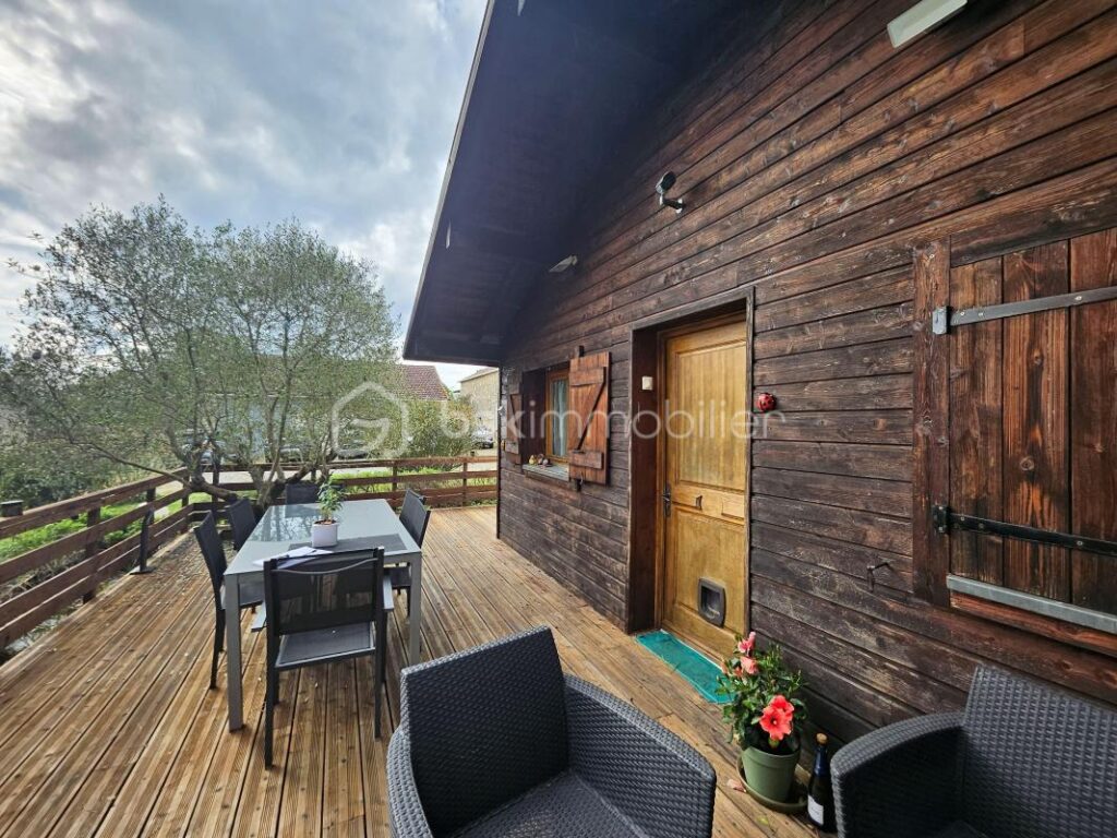 Maison de campagne en pierre et chalet avec vue – 4 pièces – 3 chambres – 135 m²