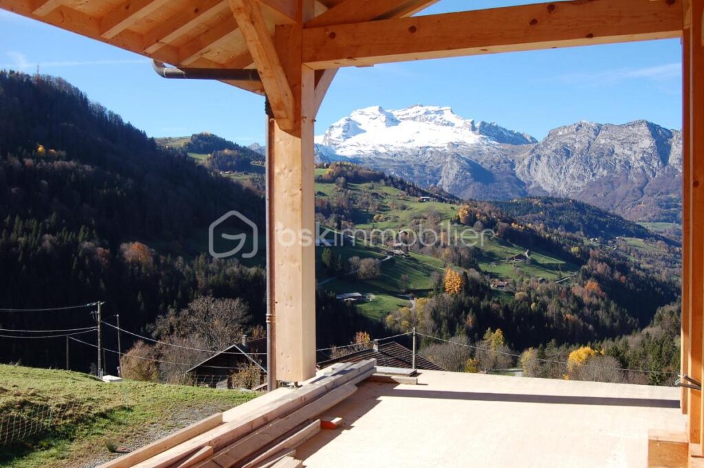 En exclusivité SUPERBE CHALET EN COURS DE CONSTRUCTION – MANIGOD – 8 pièces – 4 chambres – 150 m²