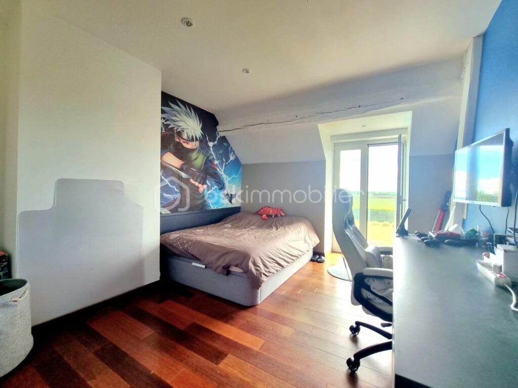 CHARMANTE MAISON EN PIERRE, 8 PIÈCES, 4 CHAMBRES, GARAGE, ANNEXES, PISCINE !!! – 8 pièces – 4 chambres – 245 m²