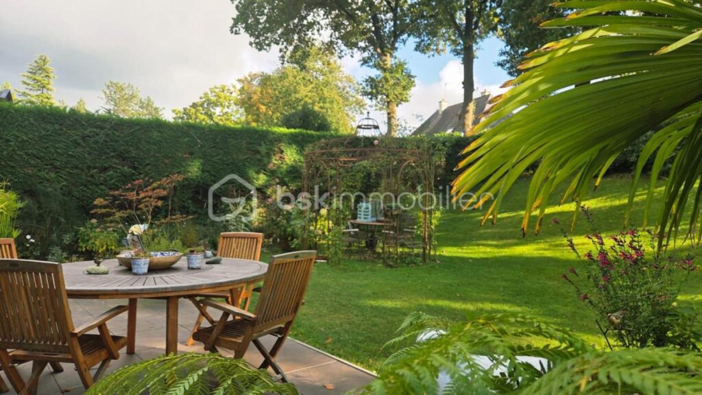 Élégante maison de caractère – Quartier Montaubert, cadre verdoyant – 7 pièces – 3 chambres – 164 m²