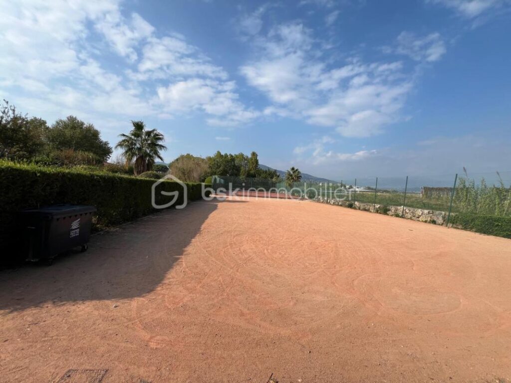 EXCLUSIVITÉ – Idéal investissement locatif, pied-à-terre, jeune couple ou seniors ! Superbe 2 pièces 38 m² avec terrasse vue lac – Mandelieu-la-Napoule – 2 pièces – 1 chambre – 38 m²