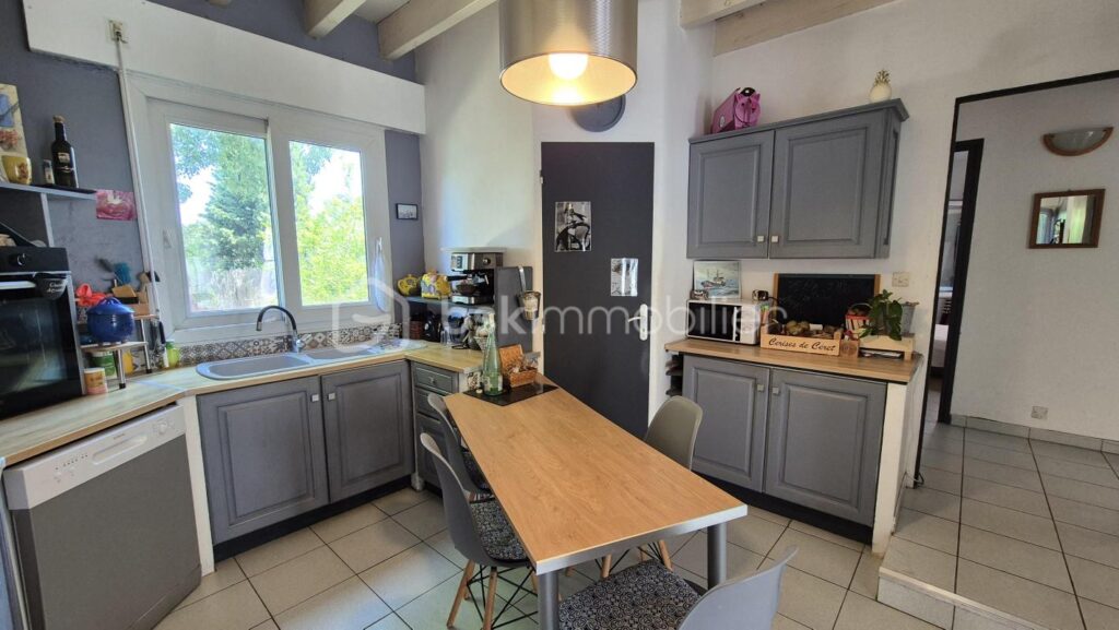 A VENDRE MAISON 3 FACES DE 131M² SUR TERRAIN DE 336M² A CERET – TROIS CHAMBRES – GARAGE – CLIMATISATION REVERSIBLE – VUE SUR LE VALLESPIR – AUCUN VIS A VIS – GARAGE – 6 pièces – 3 chambres – 131 m²