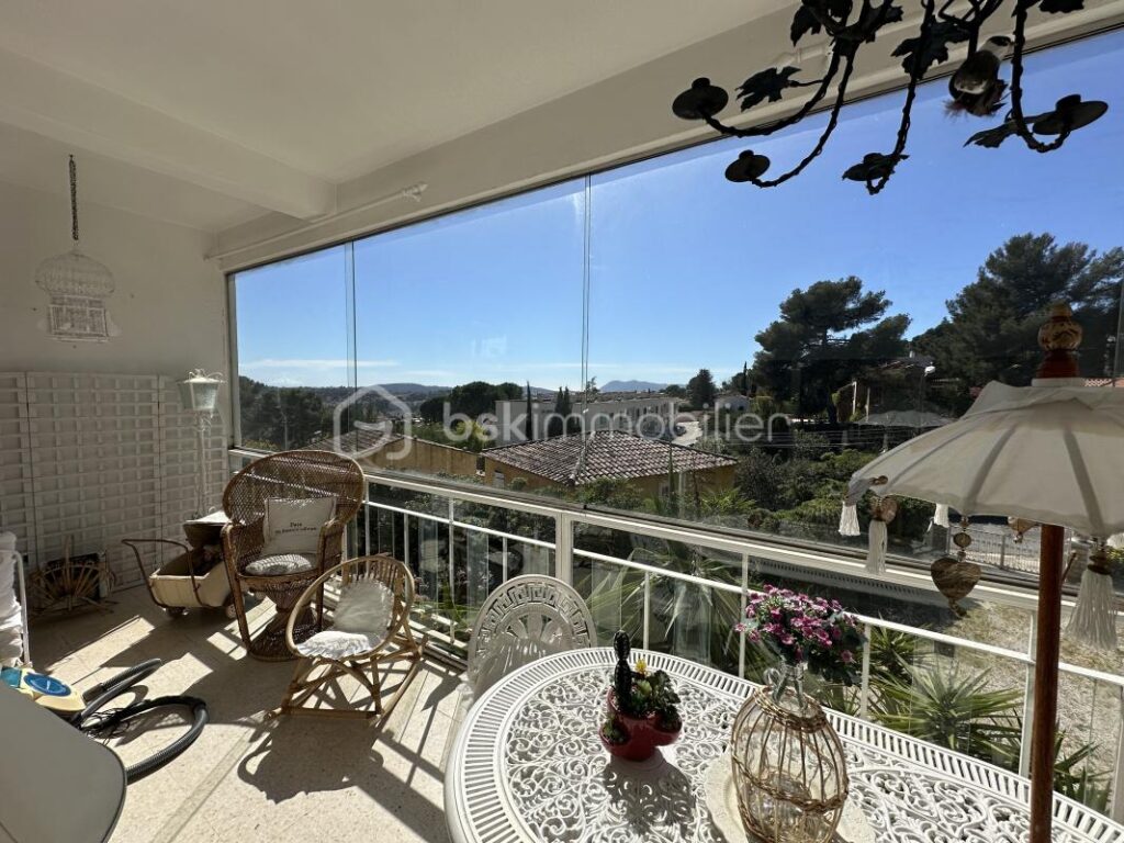 Villa 208 m2 – Vue Rade De TOULON – 7 pièces – 5 chambres – 208 m²
