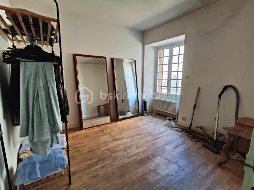 Vends Maison en Plein Cœur du Centre Ville de Belvès avec Terrasse Couverte & Jardin – 4 pièces – 3 chambres – 108 m²