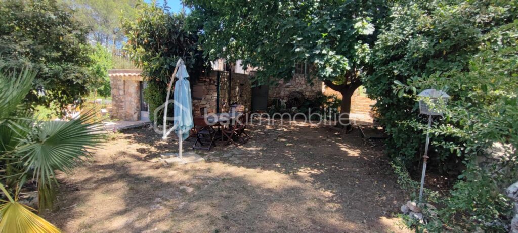 propriete athypique touristique – 4 pièces – 3 chambres – 215 m²