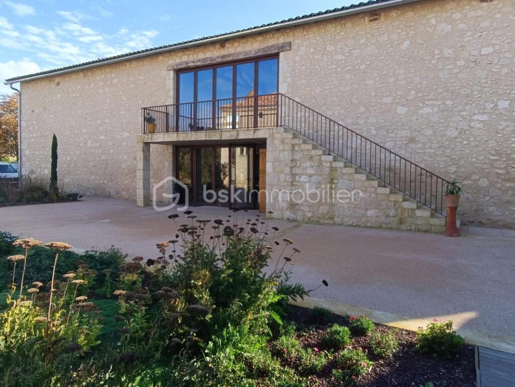 Domaine prestigieux pour événements et hébergement des invités dans un cadre enchanteur de 13 hectares ! – NR pièces – 13 chambres – 1307 m²