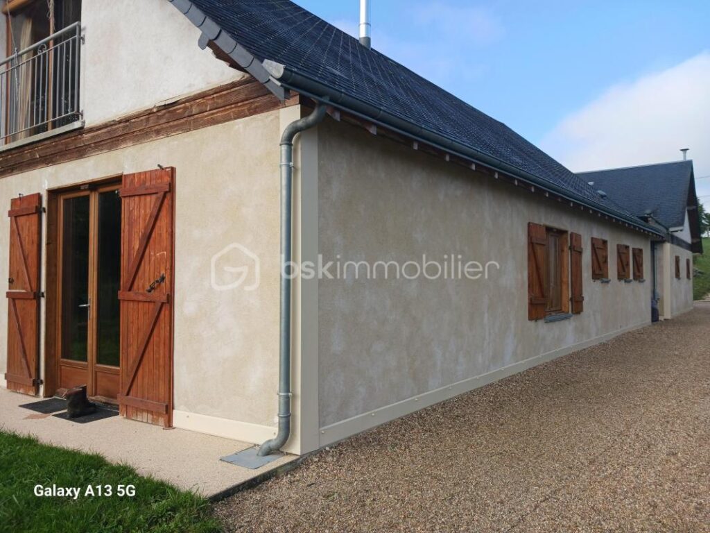 À VENDRE – MAISON ÉCOLOGIQUE & ATYPIQUE POUR AMOUREUX DE LA NATURE – 7856 m² DE TERRAIN – 8 pièces – 5 chambres – 212 m²