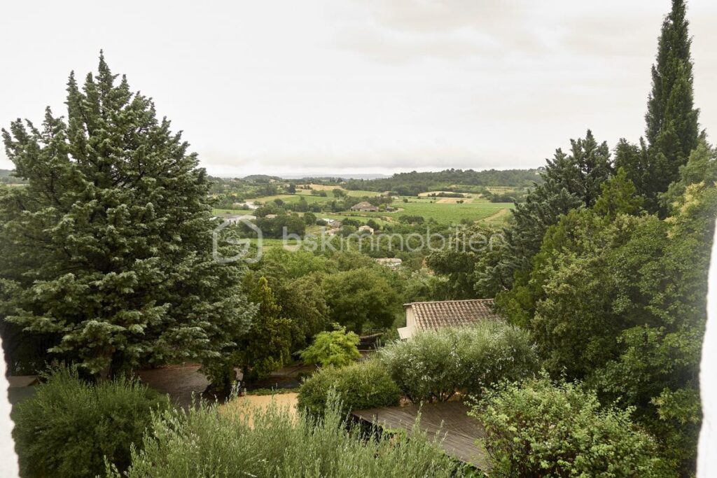 Magnifique villa provençale au cœur d’un écrin de verdure – 7 pièces – 4 chambres – 158 m²