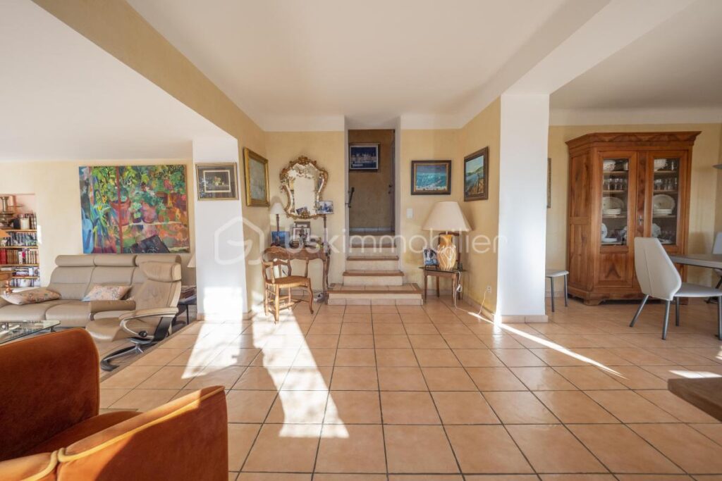 À Vendre – Villa d’Exception au Faron avec Vue Panoramique sur la Rade de Toulon – 6 pièces – 5 chambres – 200 m²