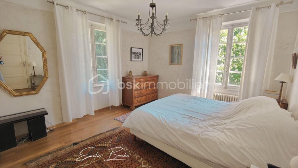 Maison bourgeoise – 10 pièces – 5 chambres – 190 m²