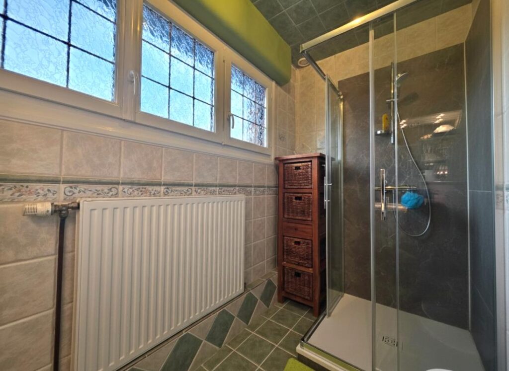 Maison semi-individuelle 103m² avec véranda, garage et jardin clos – 6 pièces – 3 chambres – 103 m²