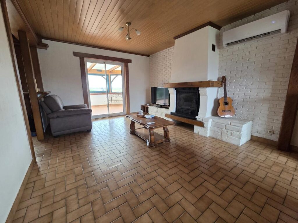 PAVILLON BRIQUES PLAIN PIED BERNARD LANNOY SOUS SOL COMPLET – 6 pièces – 3 chambres – 108 m²