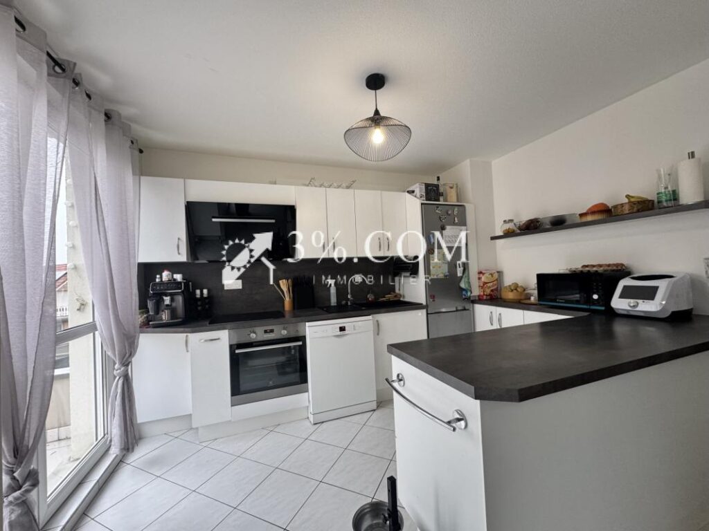 3%COM Beau F3 avec 2 balcons et double garage – 3 pièces – 2 chambres – 68 m²