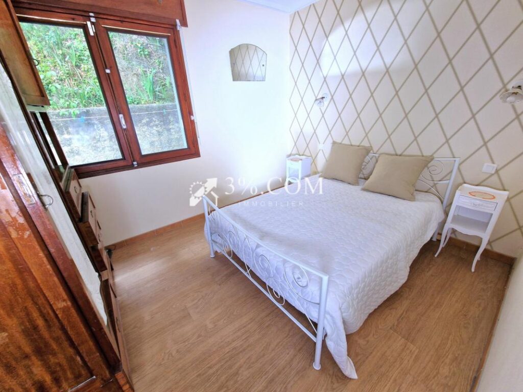 Grande villa proche centre-ville avec vue sur l’Estérel – 8 pièces – 5 chambres – 152 m²