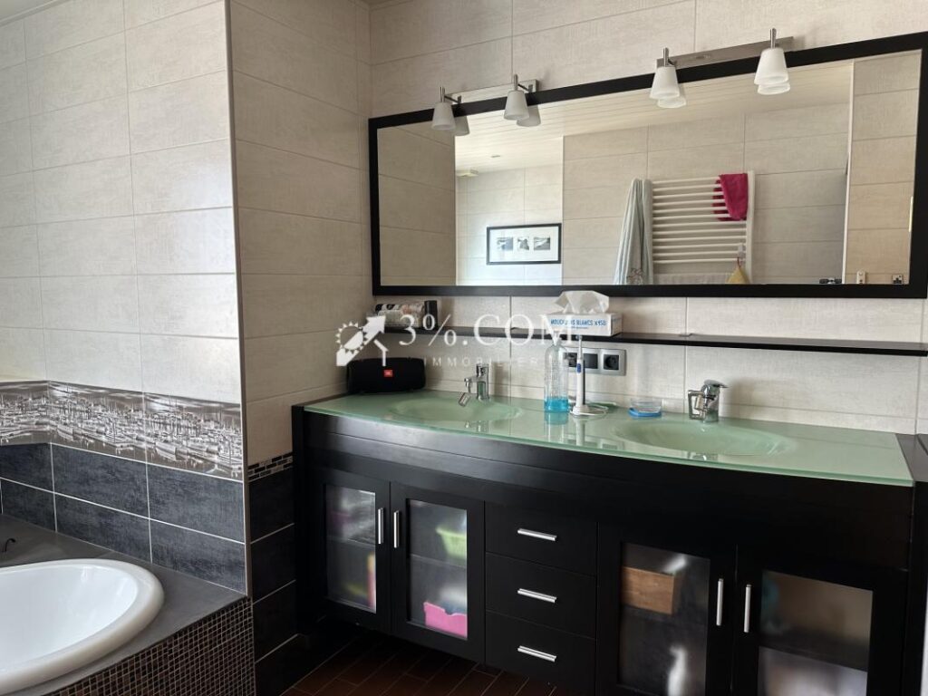 Maison individuelle 7 pièces dont 4 chambres 164 m2 TOUL – 7 pièces – 4 chambres – 164 m²