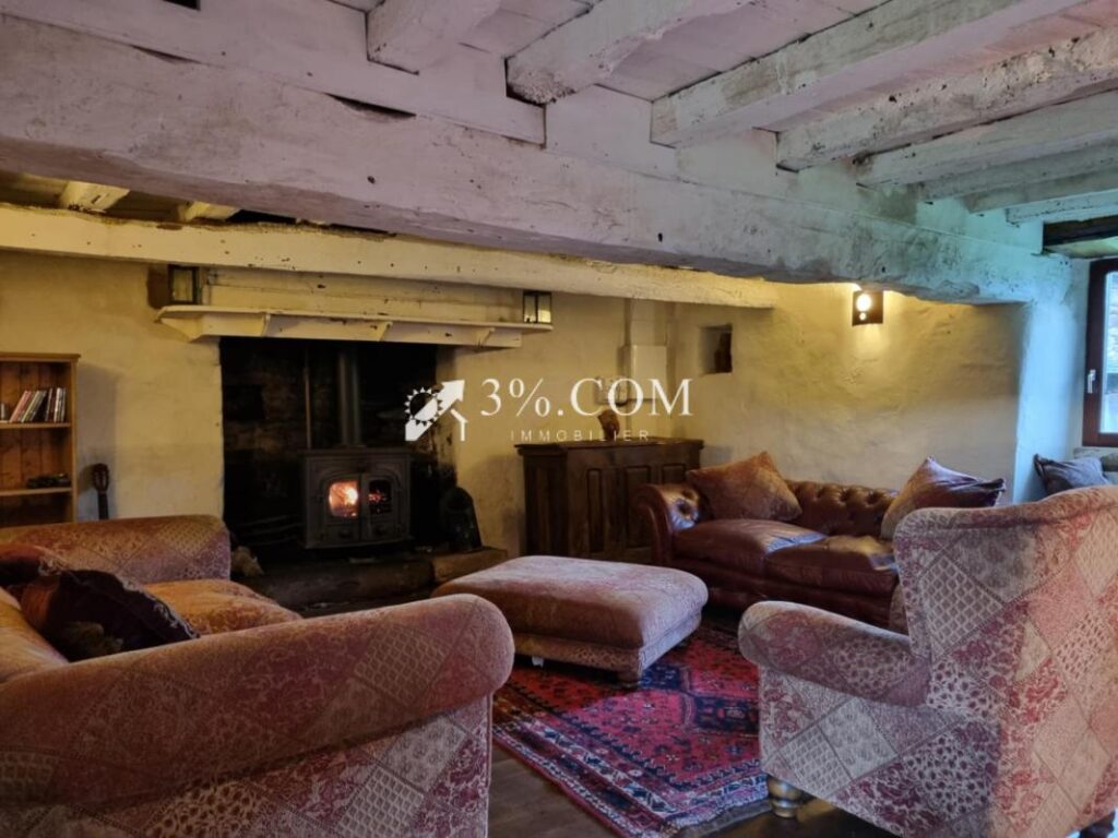 Jolie maison en pierres avec petite dépendance – 5 pièces – 3 chambres – 107 m²