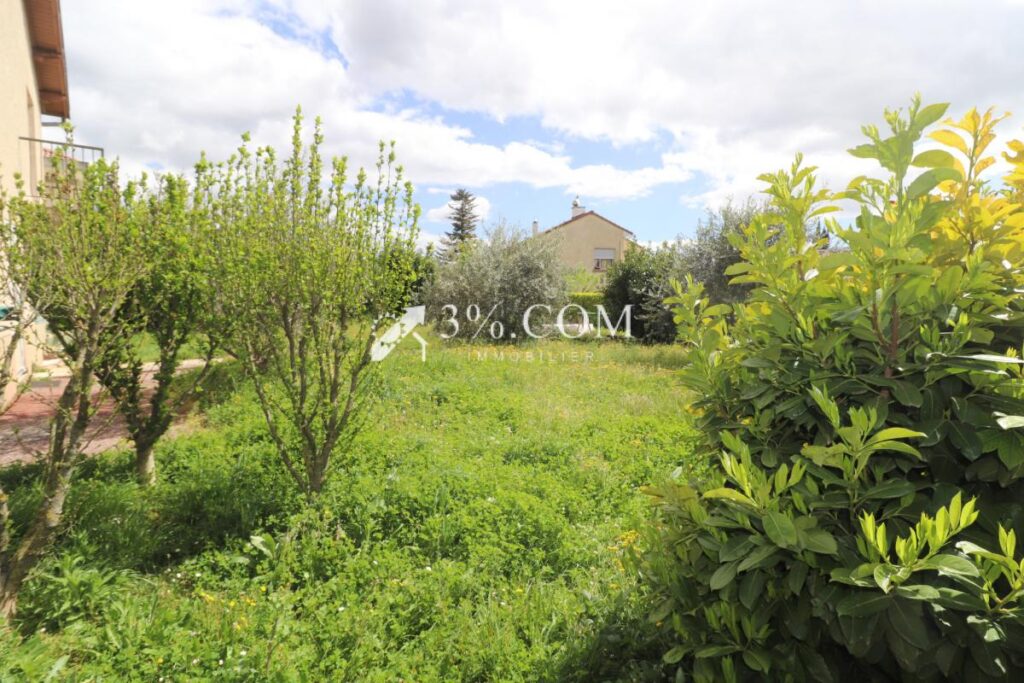 Maison de 104 m2 habitables avec garage proche collège – 5 pièces – 3 chambres – 104 m²